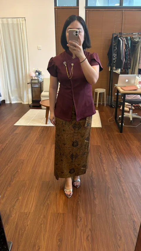 RD-0345 - Kebaya Janggan Pendek in Maroon