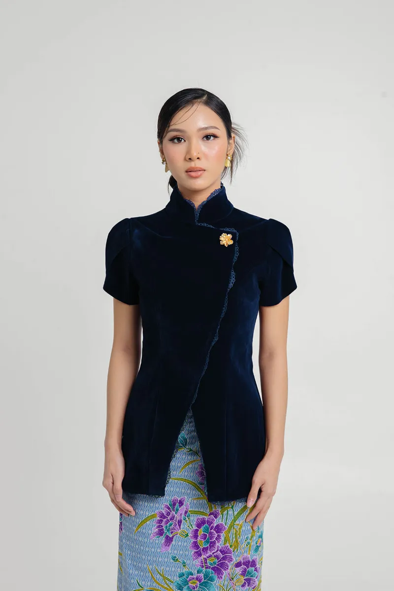RD-0362 - Sissae - Ajeng Top in Midnight Blue