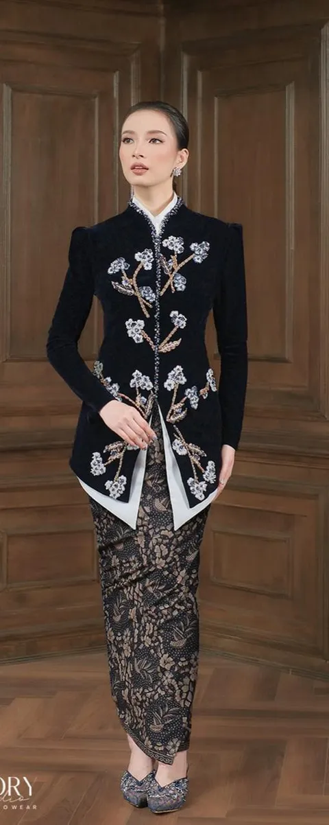 RD-0397 - Ivory Studio RTW - Giri Cotton Fluff Velvet Kebaya in Navy