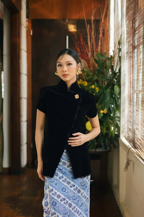 RD-0454 - Sissae - Ajeng Top in Black