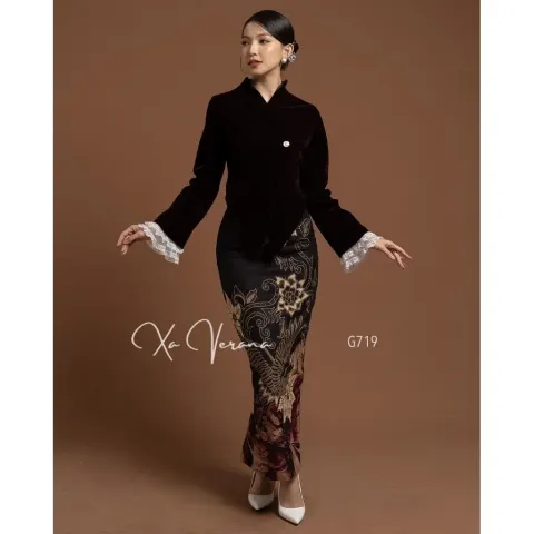 RD-0458 - Xaverana - Kebaya Janggan Velvet with Unique Back Details in Dark Maroon