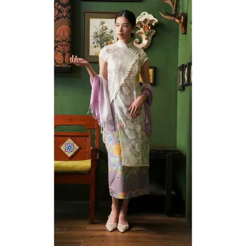 RD-0469 - Dewi Roam - Cheong Sam Long Top in Ivory