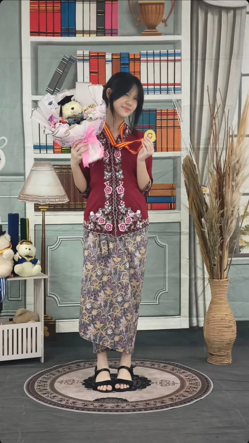 RD-0472 - Non & Nik - Kebaya Encim with Flower & Bird Embroidery in Maroon