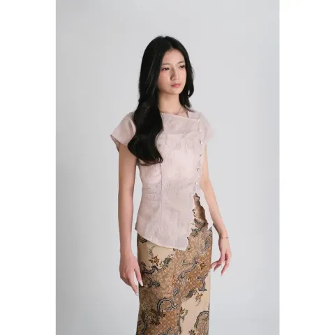 RD-0482 - Kanona - Isyana Top in Toffee size S
