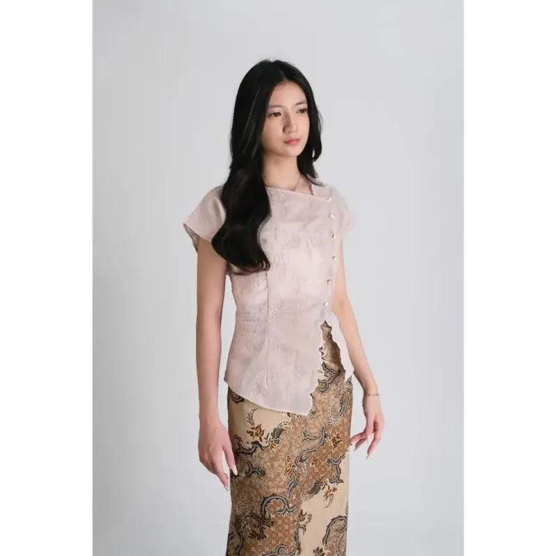 RD-0482 - Kanona - Isyana Top in Toffee size S