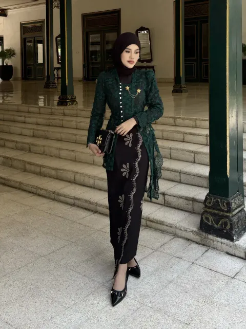RD-0501 - Jaleela - Pramesti Top in Emerald