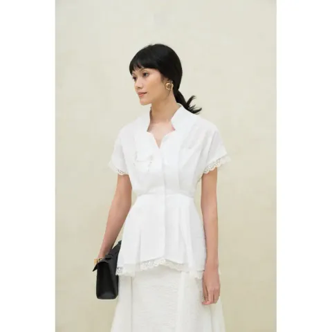 RD-0503 - Dewi Roam - Aksara Top in White